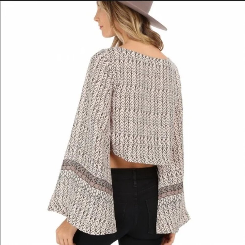 FREE PEOPLE Stars Aligned Bell Sleeve Crop Top Blouse in Chevron Tribal Size M - Picture 4 of 11